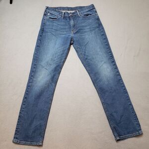 Men's 541 Levi’s for athletic builds, Tapered fit, comfortable. Size 32W